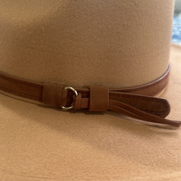 BRAND NEW WITHOUT TAGS WOMEN'S TAN HAT - Picture 4 of 5